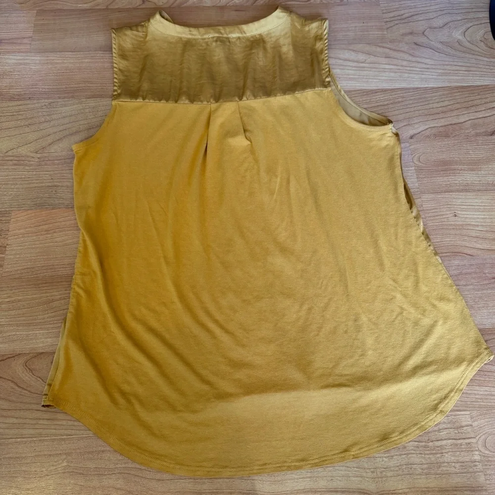 The Limited Women’s Mustard Yellow Sleeveless Keyhole Blouse Top Size Large - Picture 7 of 8